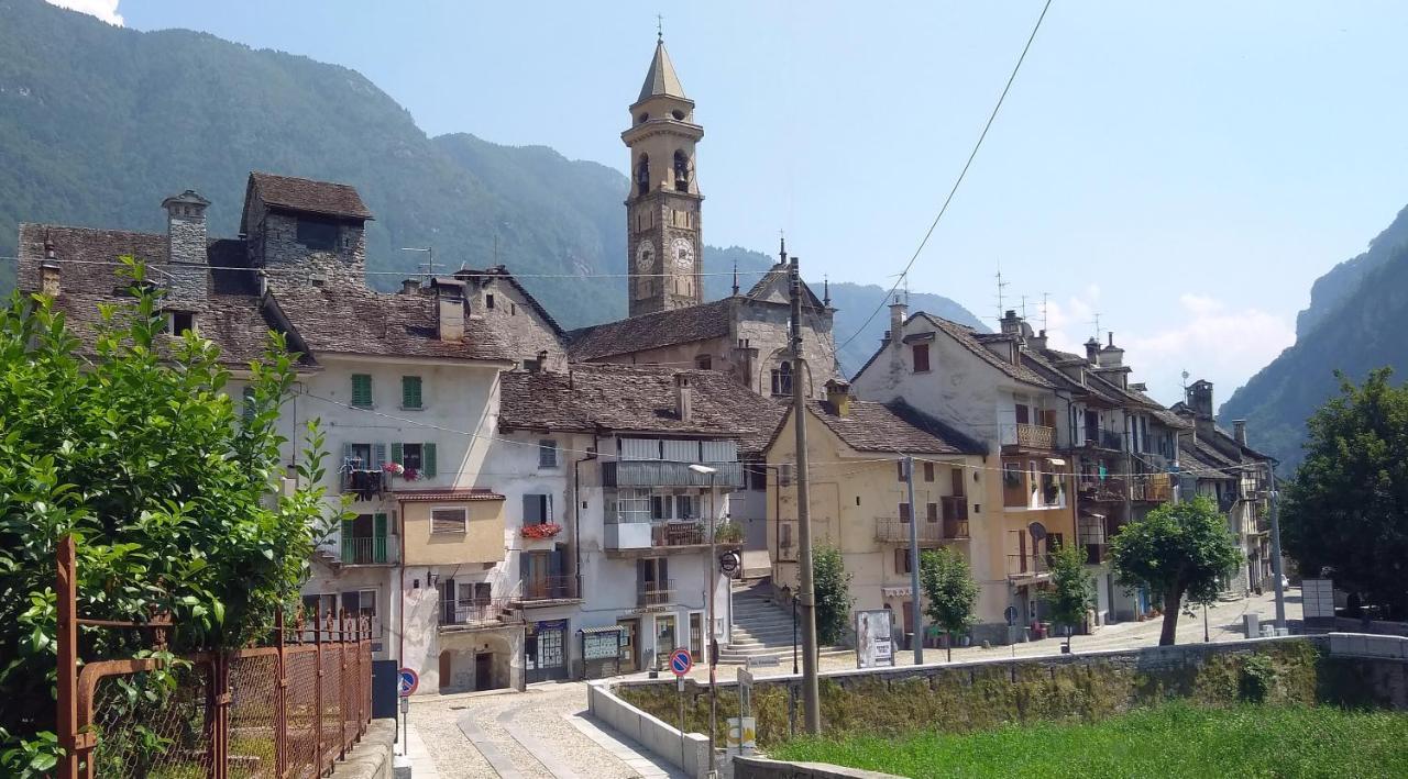Casa Vacanza In Tipico Chalet Di Montagna Villa Varzo Eksteriør bilde
