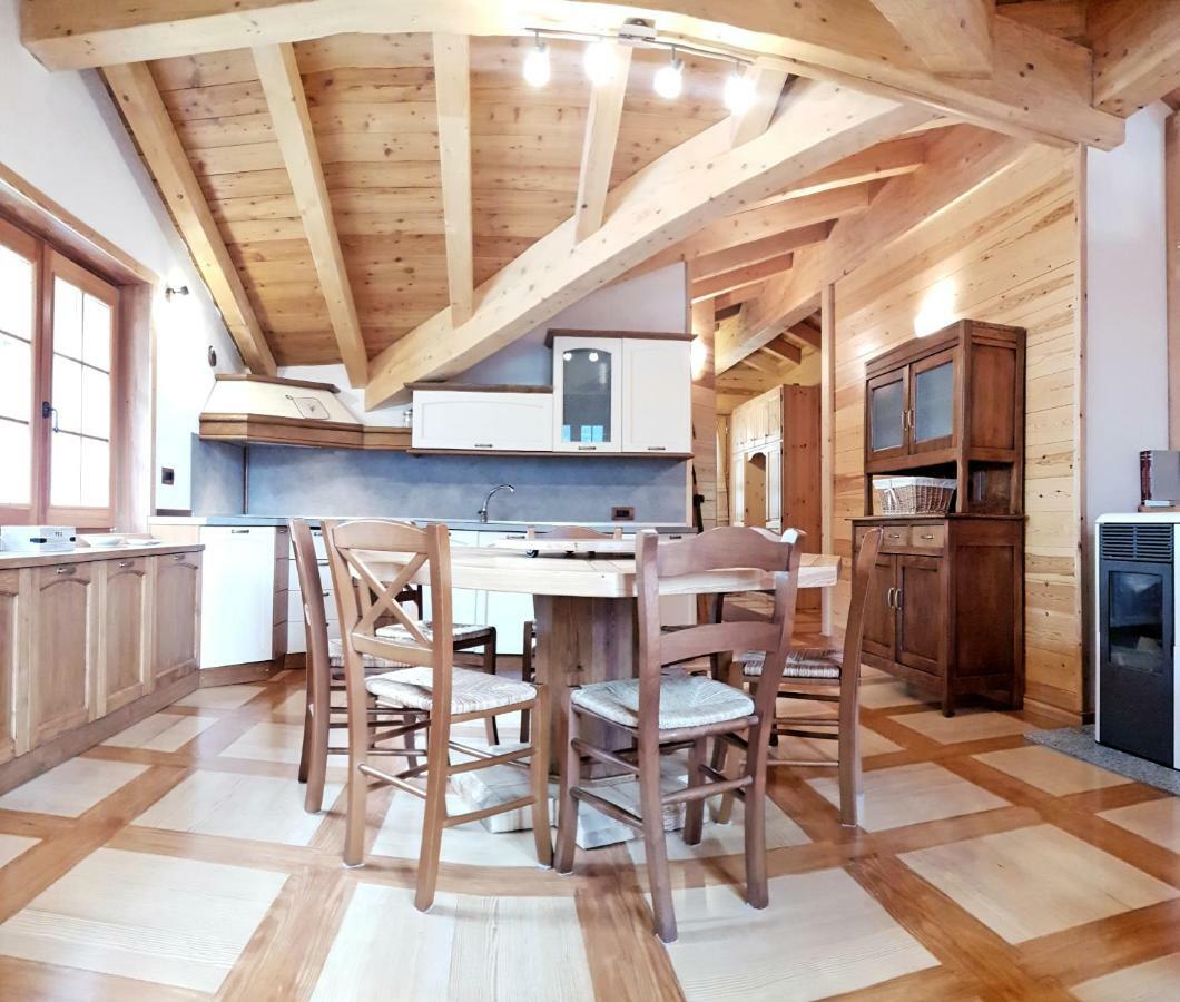 Casa Vacanza In Tipico Chalet Di Montagna Villa Varzo Eksteriør bilde